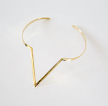 V set armlet